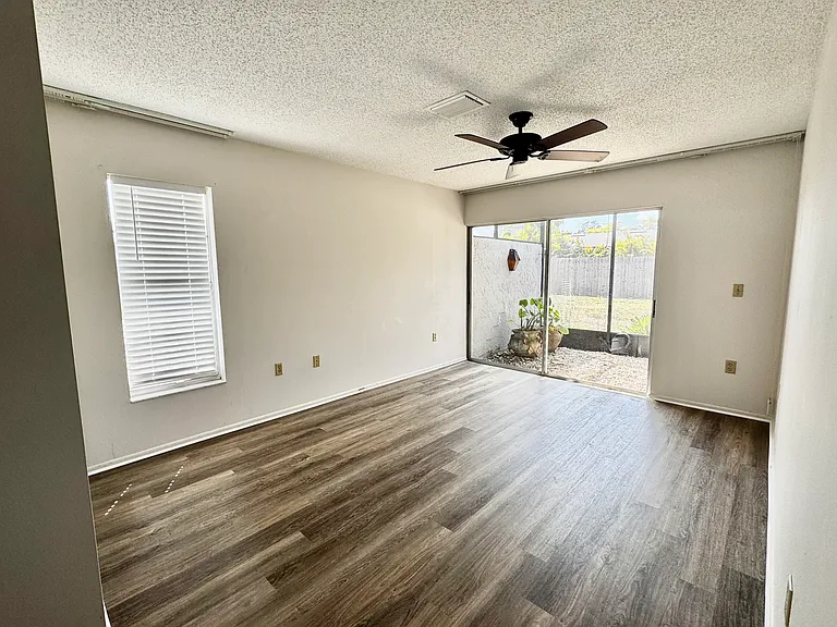 4368 Eastwood Dr — Photo 12
