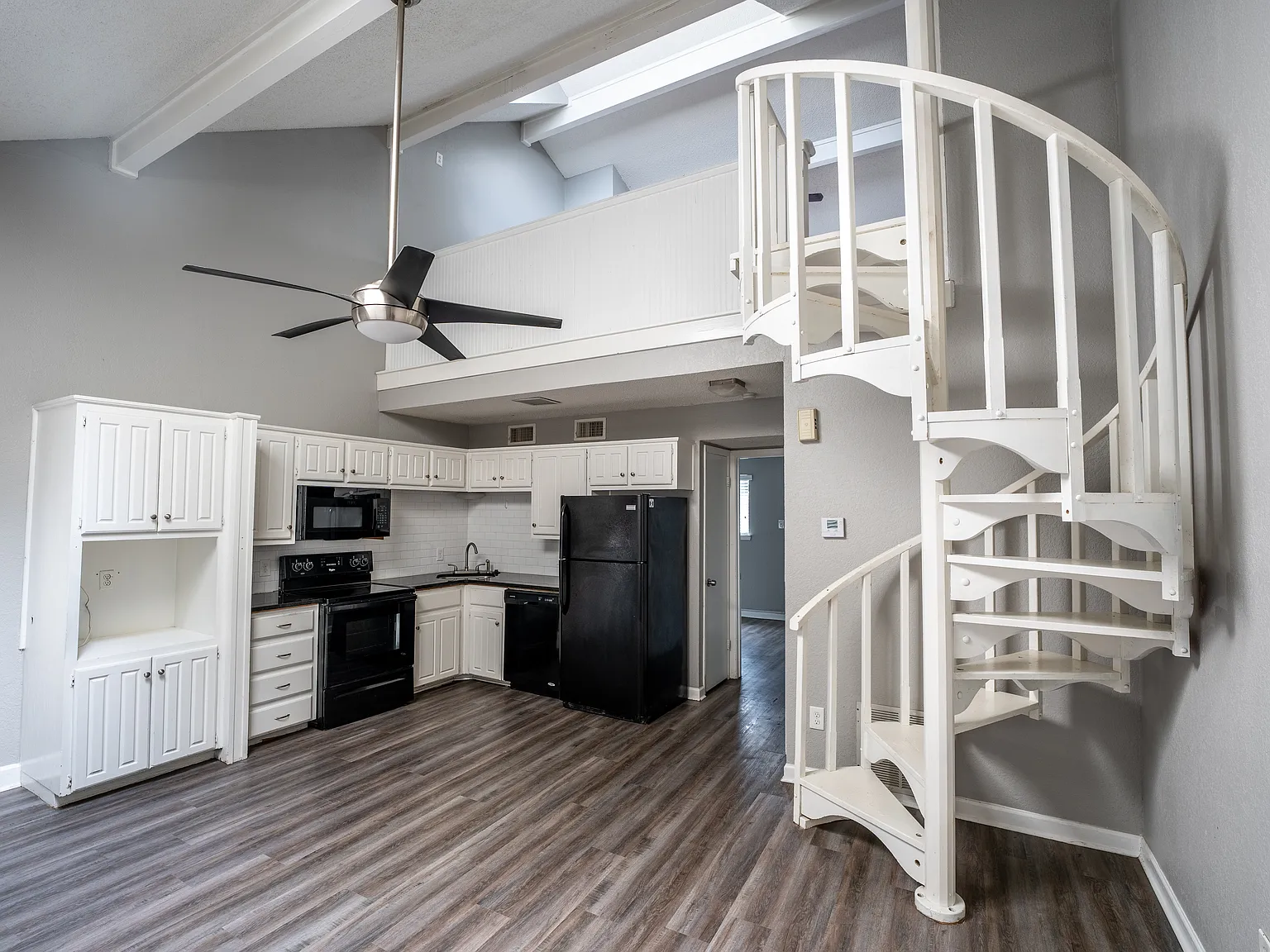 2 bed, 850 sqft, $995 — Photo 2