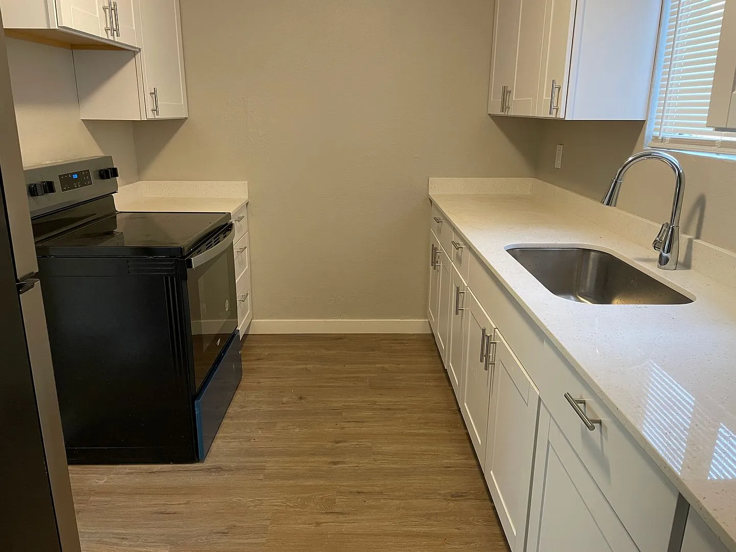 207 & 223 N Hemlock St — Photo 3