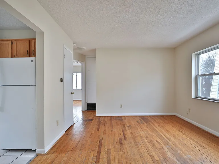 460 E Norwich Ave — Photo 6