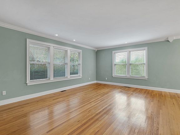 3rd image of 850 Brookwood Dr
