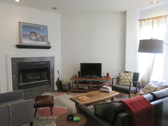 3rd image of 1241 N Wolcott Ave APT 2F