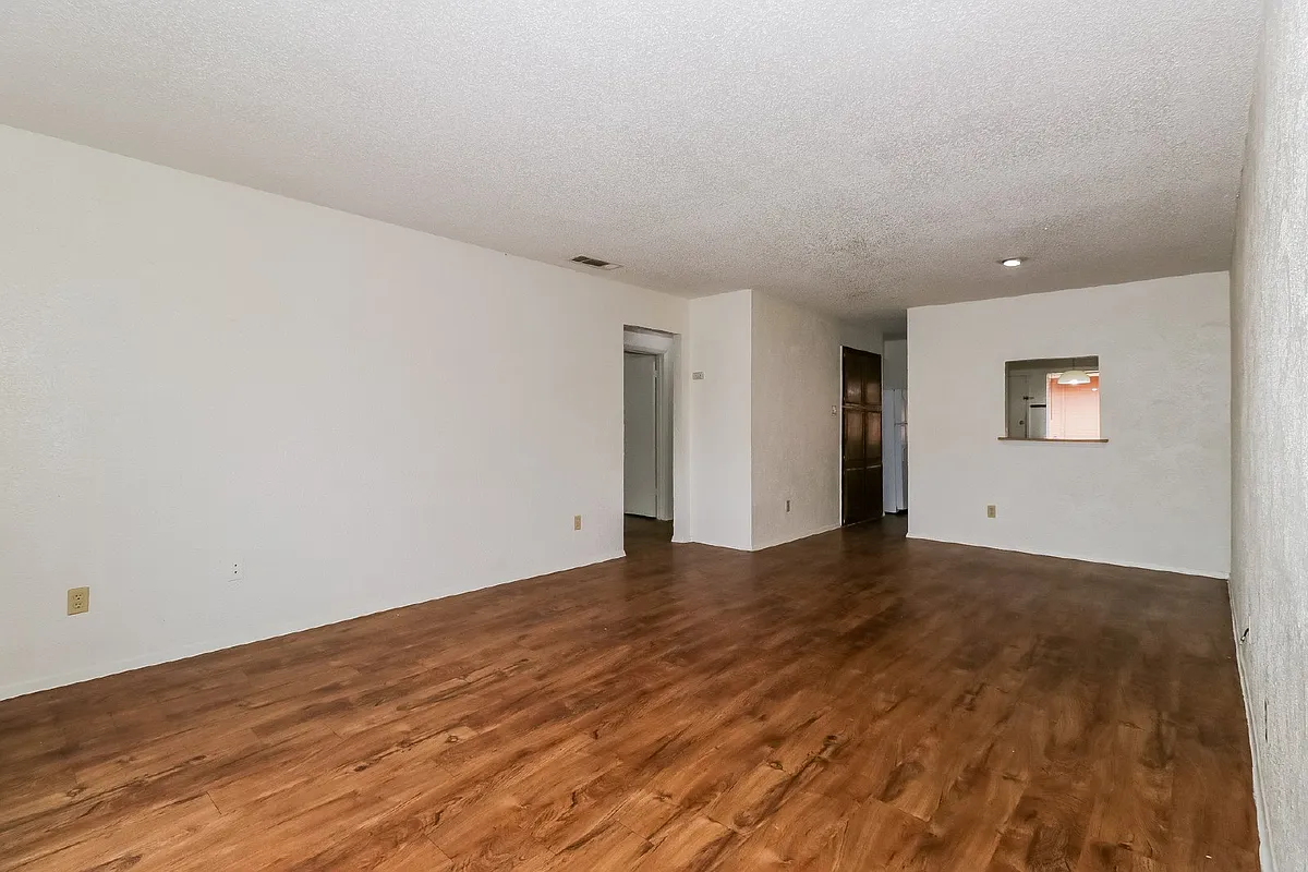 Building Photo - 323 W William Cannon Dr #A