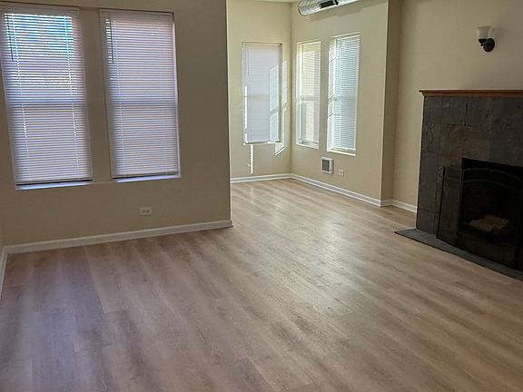 3rd image of 3538 1/2 S King Dr APT 2S