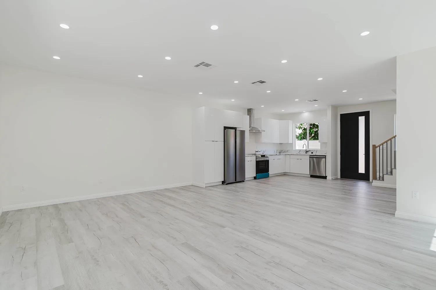 2 bed, 1200 sqft, $3,600 — Photo 4