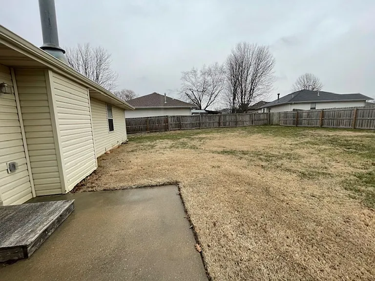 834 S Mahn Ave — Photo 44