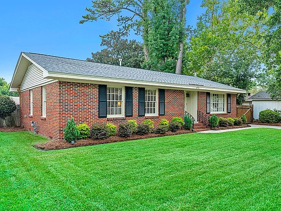4th image of 2754 Brookwood Dr