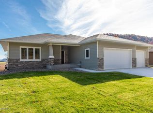 2508 Clubhouse Dr, Lake City, MN 55041