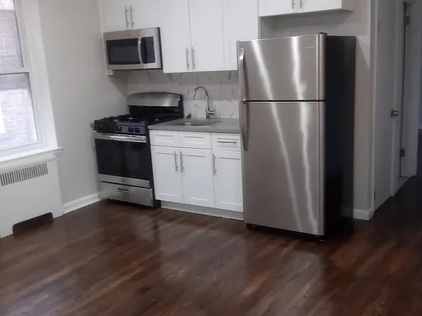 824 Avenue C image 1 of 7