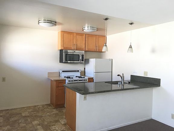 3rd image of 2140 Roosevelt Ave APT 202