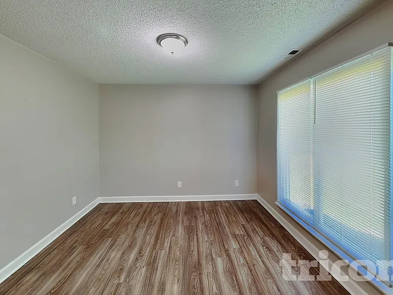 809 Valley Creek Dr — Photo 9