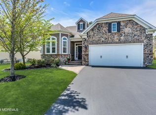 4 W Campania Ln, Farmingdale, NJ 07727
