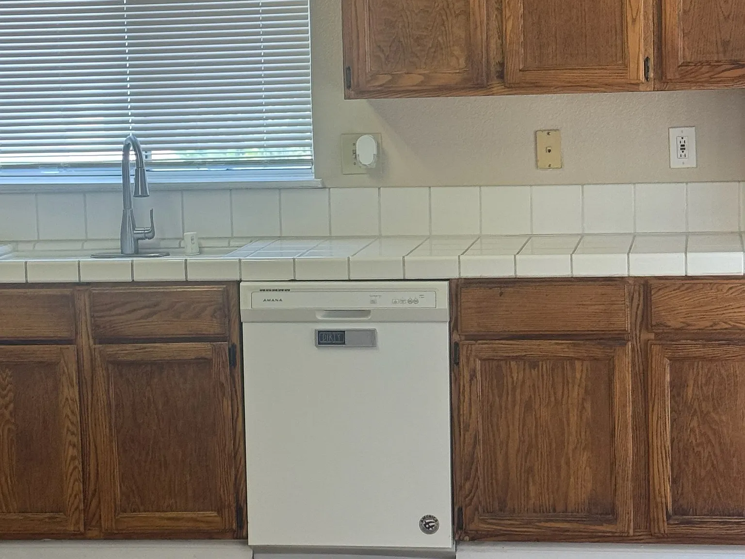 3 bed, 1353 sqft, $2,745 — Photo 3