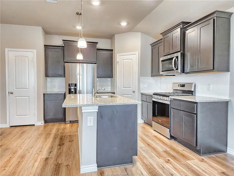 6172 Darlington Ave — Photo 2