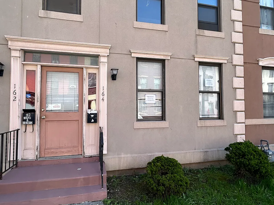 164 S Pearl St