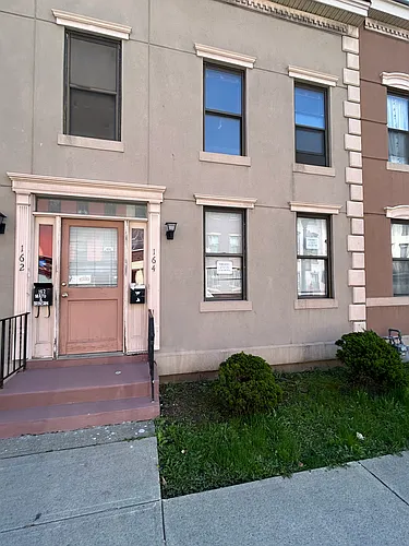 164 S Pearl St Photo 1