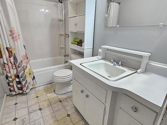 4th image of 1315 W 1st Pl