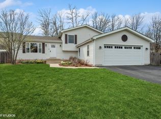 287 Fairway Rd, Lake Zurich, IL 60047