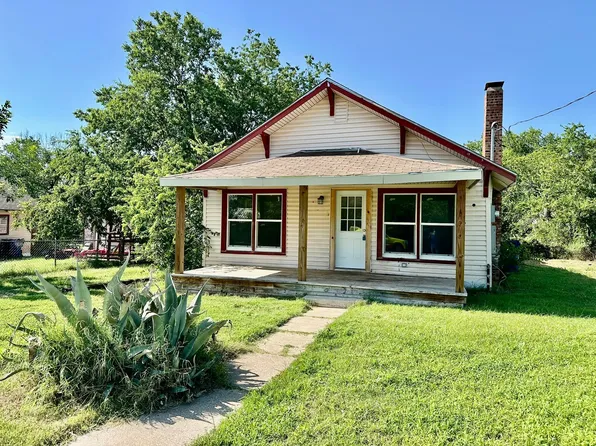 1203 Thompson St, Bridgeport, TX 76426