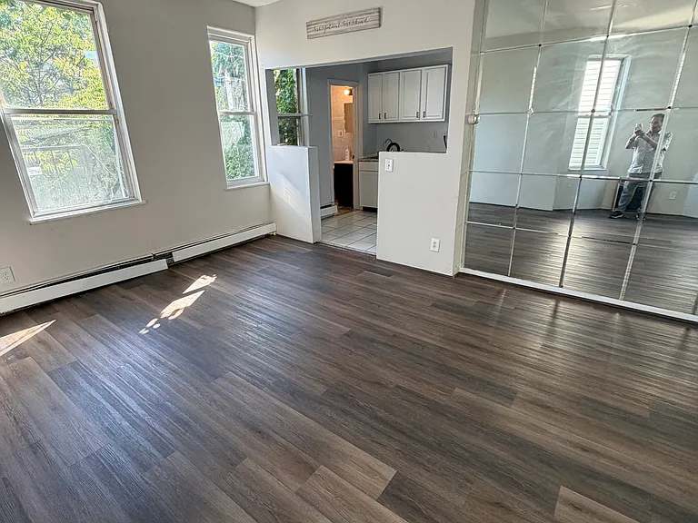 189 Griffith St #3 — Photo 21