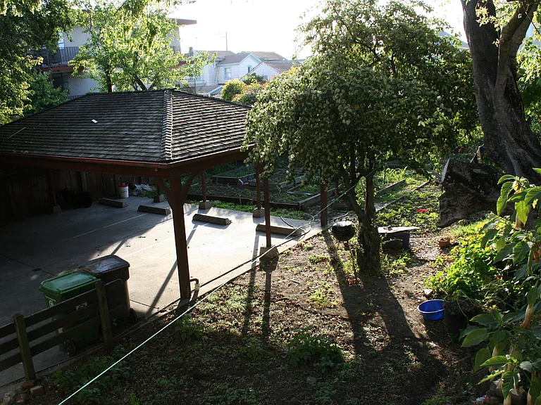 1725 10th Ave — Photo 15