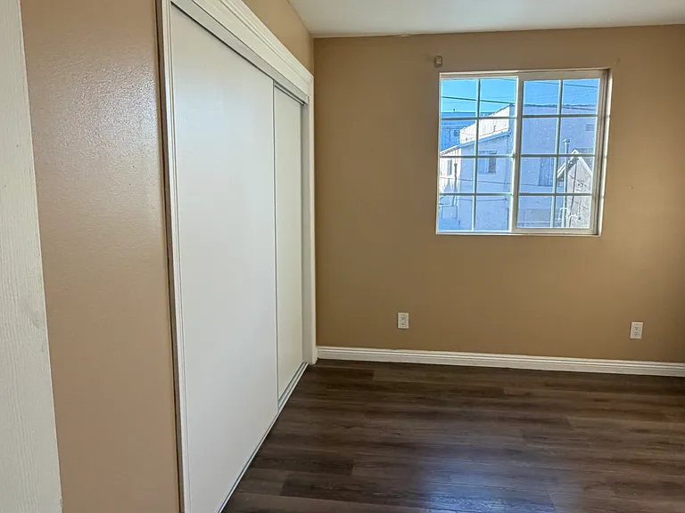 3737 Whiteside St — Photo 10