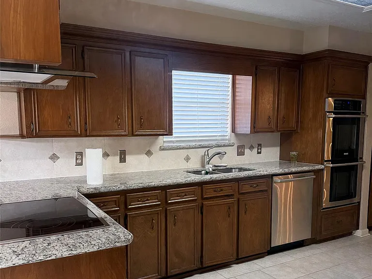 14906 Brookpoint Dr — Photo 8