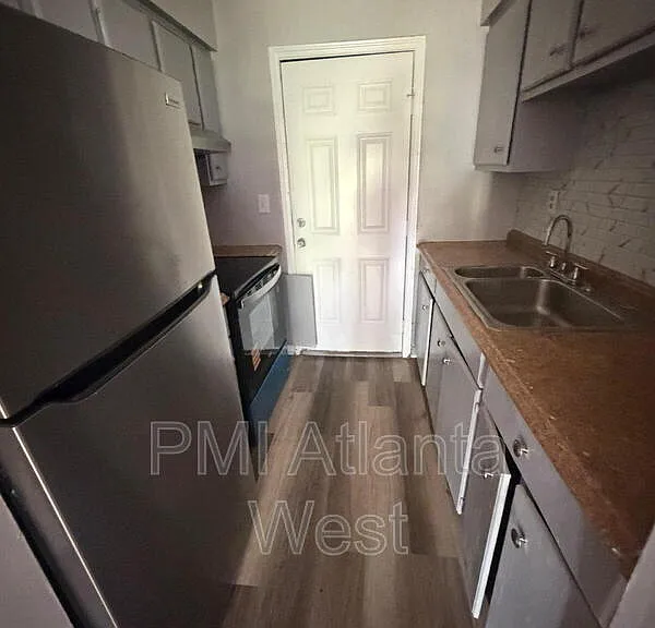 265 Lawton St SW — Photo 3
