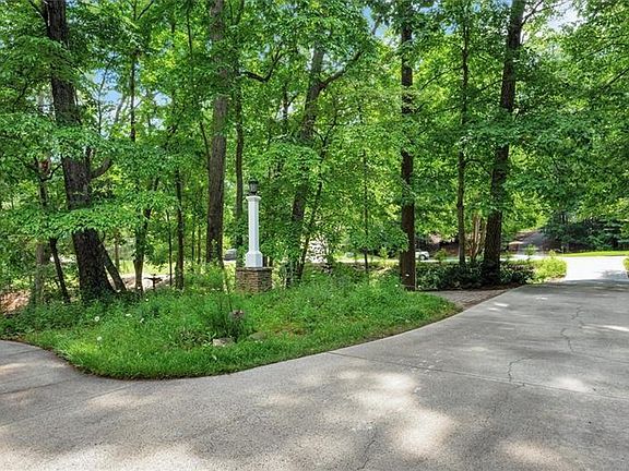 4th image of 1170 Spring Oak Way