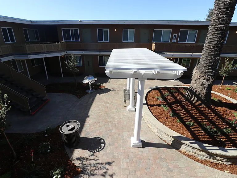 Coral Gardens Apartments — Photo 21