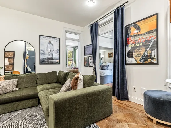 137 W 12th St #3, New York, NY 10011
