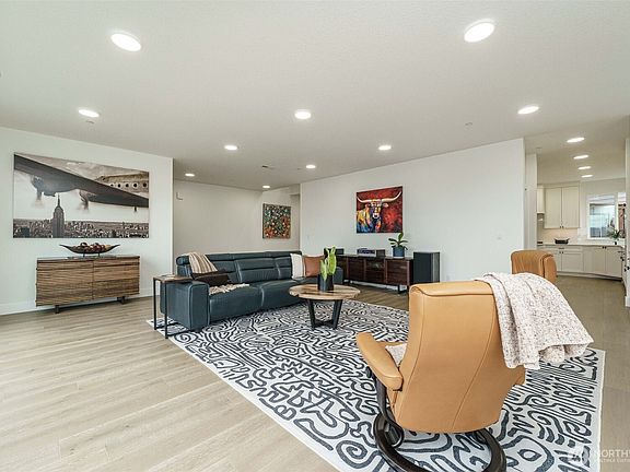 4th image of 561 N Stonegate Drive