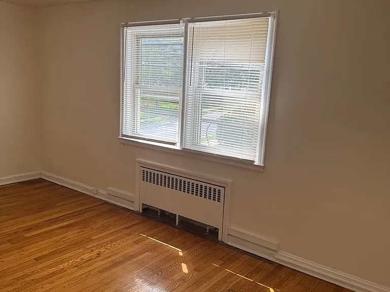 2228 W Allen St — Photo 12