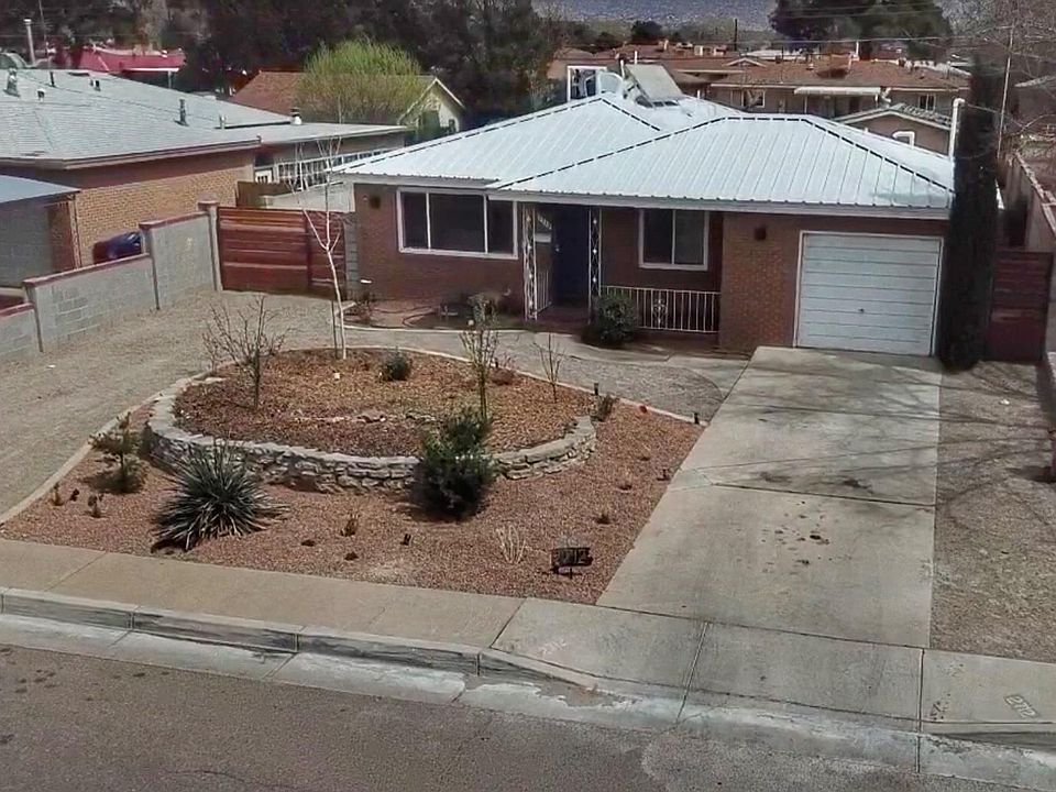 Front yard view