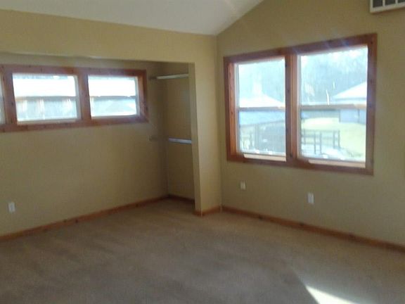 5th image of 210 NE 135th Ter