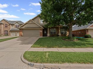 713 Evergreen Ct, Burleson, TX 76028