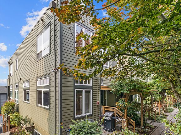 4th image of 335 2nd Ave S #115