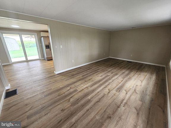 3rd image of 4942 Lemar Rd