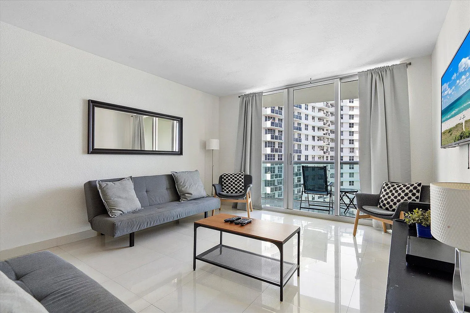 2 bed, 2.0 bath, 1237 sqft, $7,534 — Photo 2