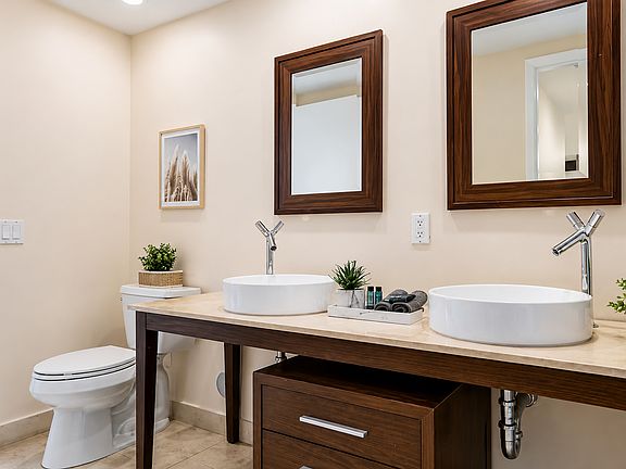 5th image of 475 Brickell Ave #1606