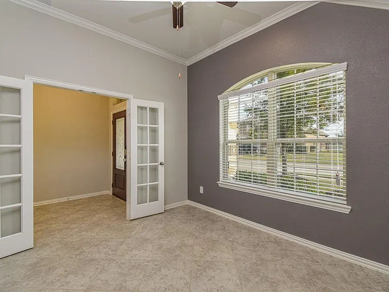 9403 Briscoe Bend Ln — Photo 5