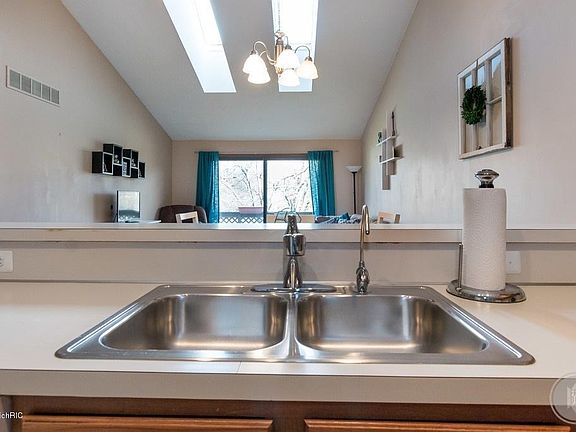 4th image of 4552 Whisperwood Ct SE