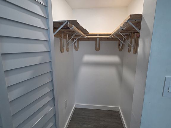 4th image of 2433 NW 30th St #2