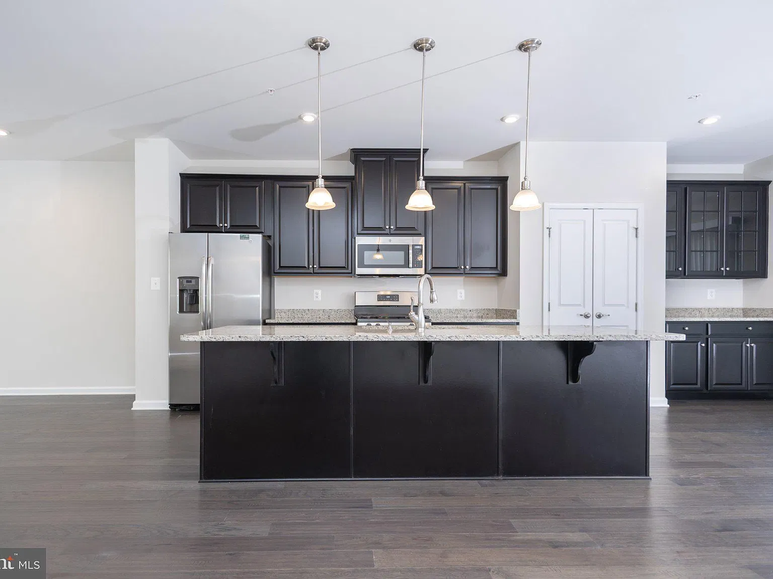 3 bed, 2.5 bath, 2174 sqft, $3,250 — Photo 2