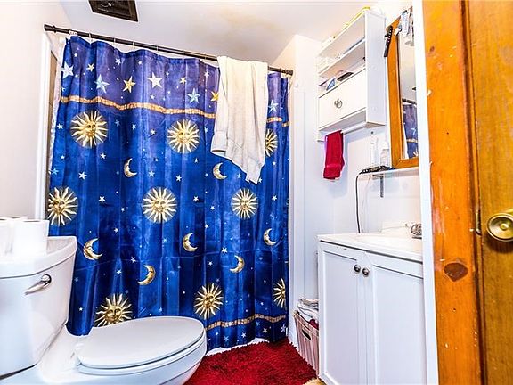 2 bedroom 1 bath full bathroom.