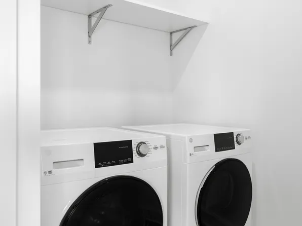 215 East 68th Street image 3 of 4