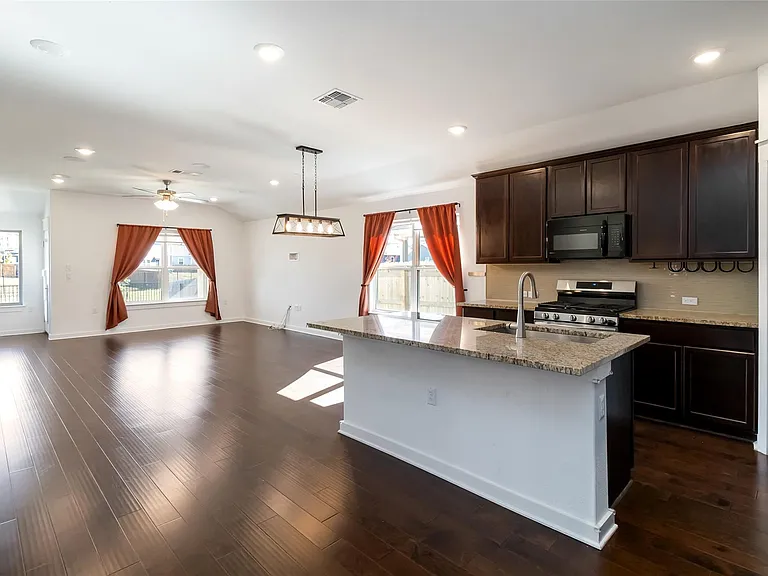 7407 Grenadine Bloom Bnd — Photo 10