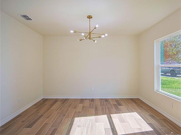 5th image of 705 Eastwood Ln
