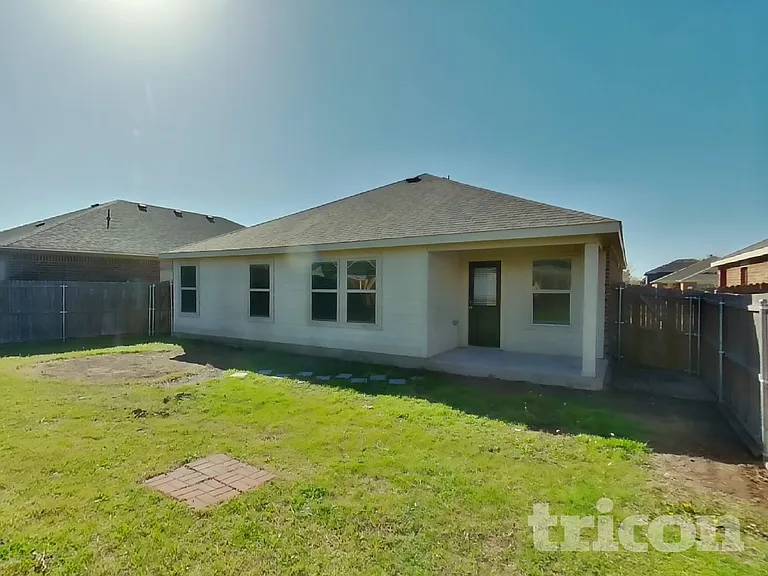 1114 Bellevue Dr — Photo 15