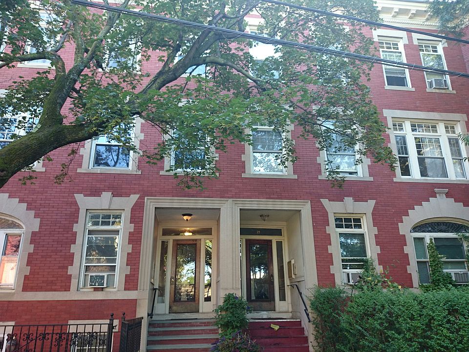 2nd image of 21 Strathmore Rd
